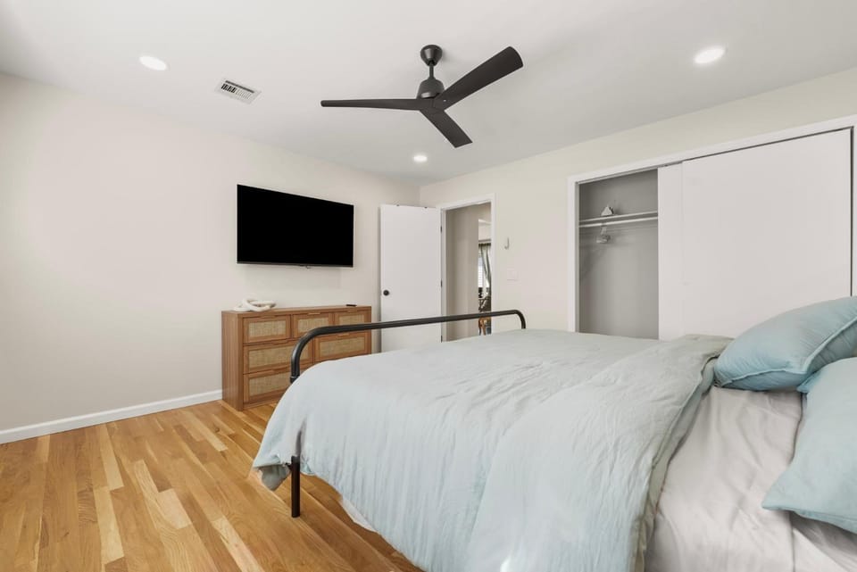 Ironbound 20m to NYC Sleeps 6 with 1 Free Parking Apt2 Apartment in Kearny