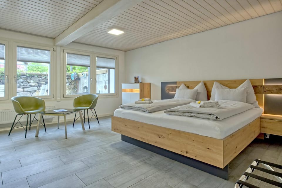 Bed, TV and multimedia, View (from property/room), Photo of the whole room, Seating area, Bedroom, internet, towels, wardrobe