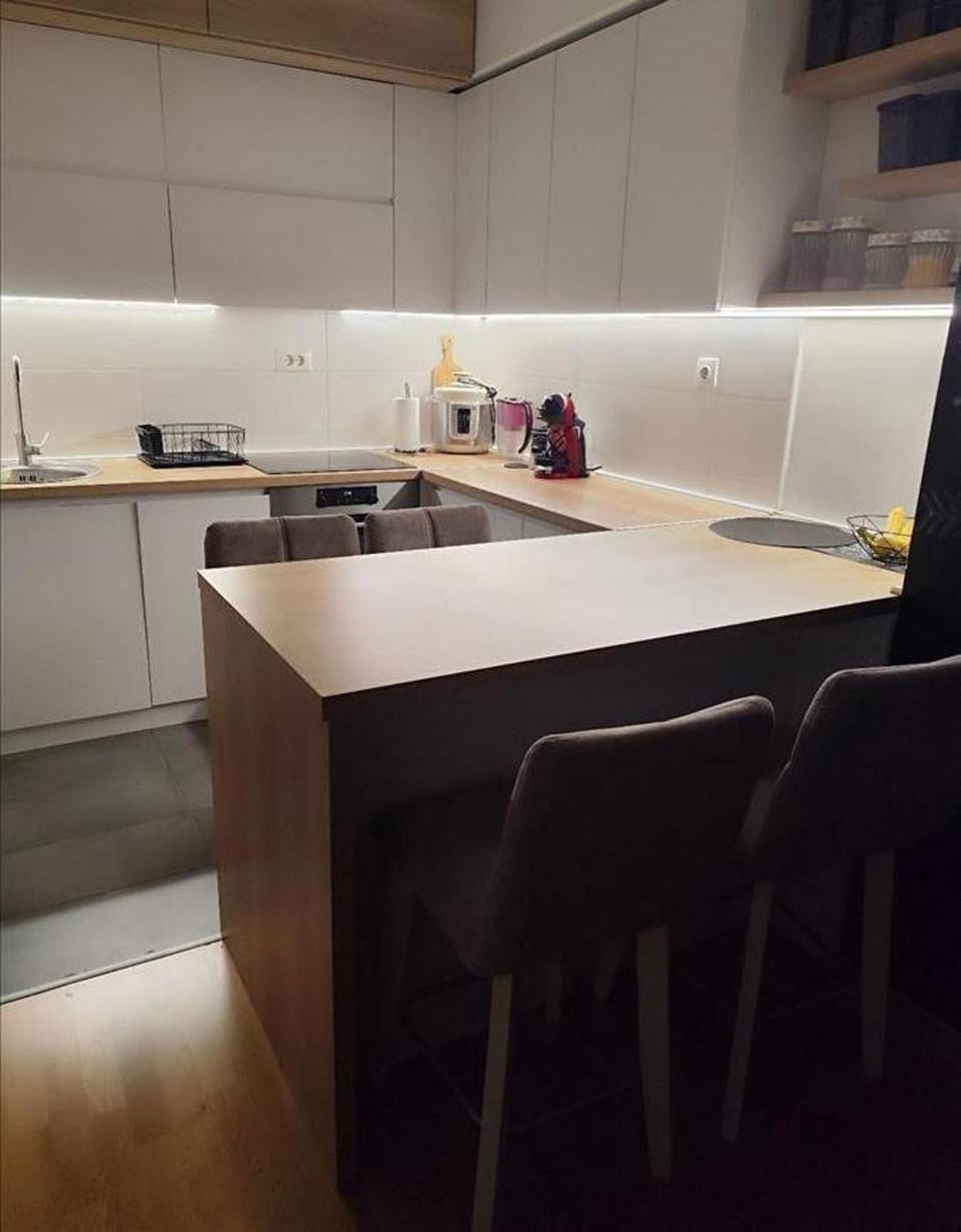 Coffee/tea facilities, Kitchen or kitchenette, Dining area, minibar, stove