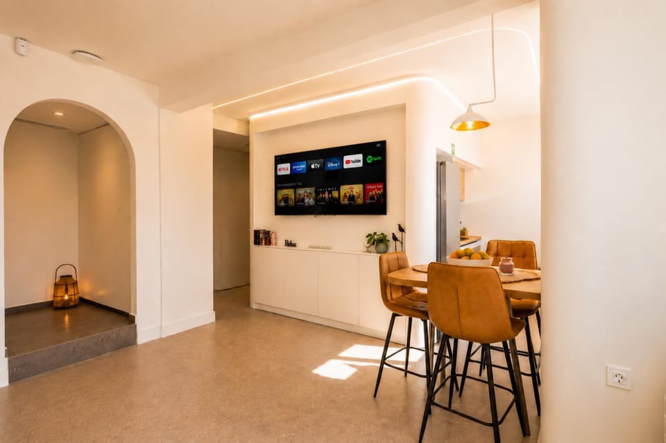 TV and multimedia, Dining area