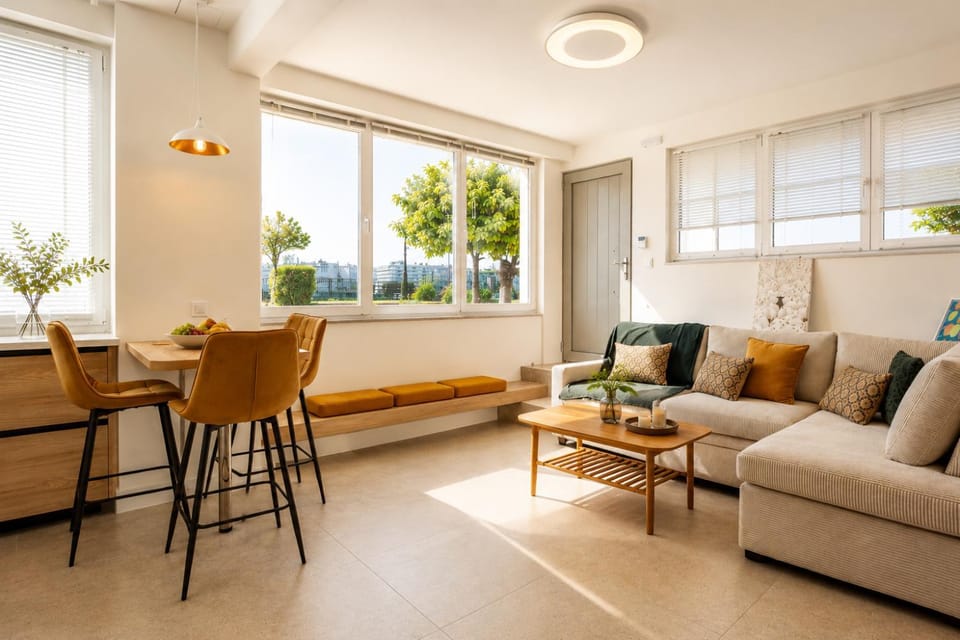 View (from property/room), View (from property/room), Living room, Dining area, Sea view, Sea view, Street view, Street view, Quiet street view