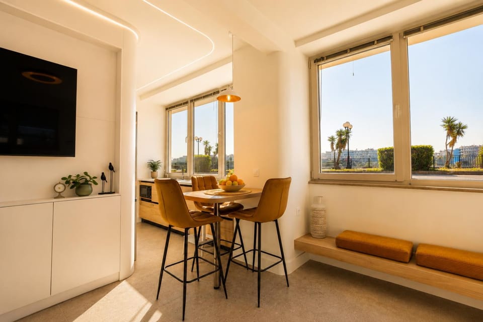View (from property/room), View (from property/room), Kitchen or kitchenette, Dining area, Sea view, Sea view, Street view, Street view, Quiet street view