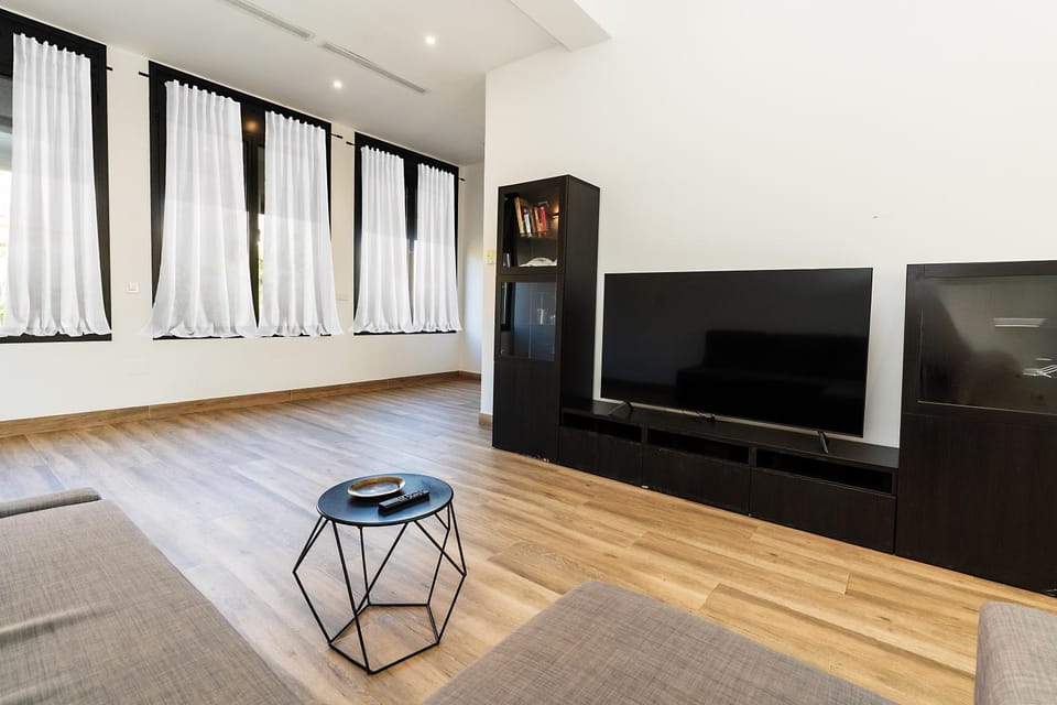 TV and multimedia, Living room, Photo of the whole room, Seating area