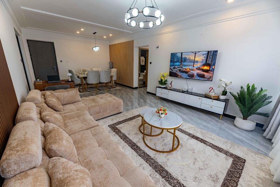 Elegant executive three bedroom apartment with amazing city views,swimming pool,fully equipped gym and close proximity to major shopping malls and restaurants Apartment in Nairobi