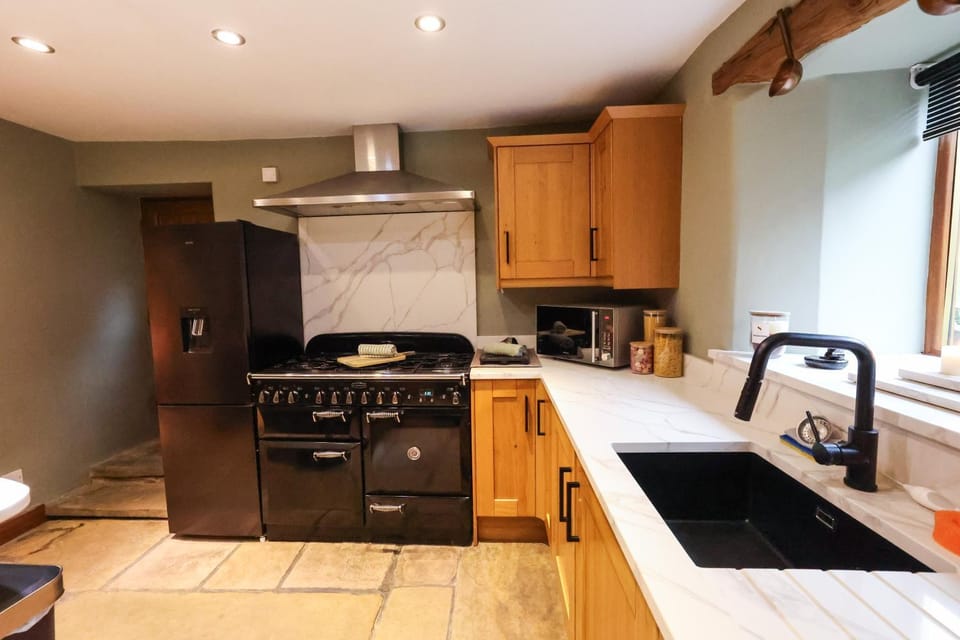 Britannia House by Birch Stays Extra night free House in High Peak District