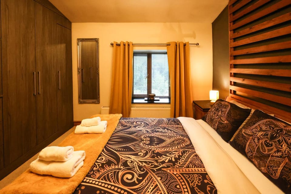 Britannia House by Birch Stays Extra night free House in High Peak District