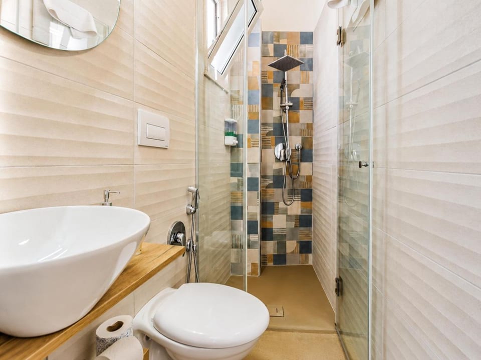 Shower, Toilet, Bathroom, bidet, towels