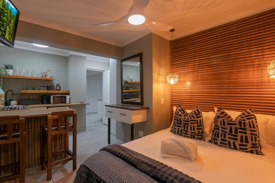 TV and multimedia, Kitchen or kitchenette, Living room, Photo of the whole room, Dining area, Bedroom, pet friendly