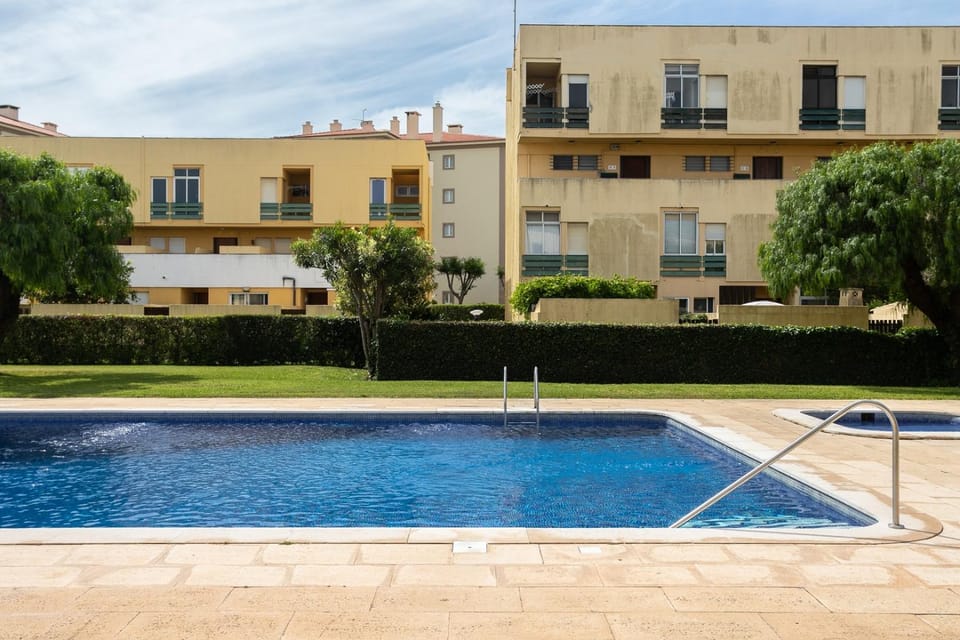 Day, Swimming pool
