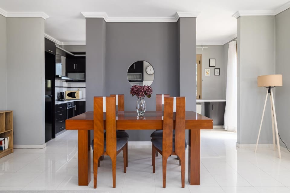 Kitchen or kitchenette, Seating area, Dining area