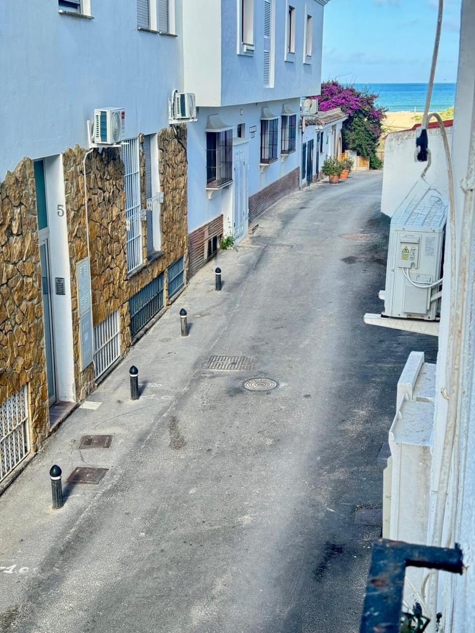 Sea view, Street view