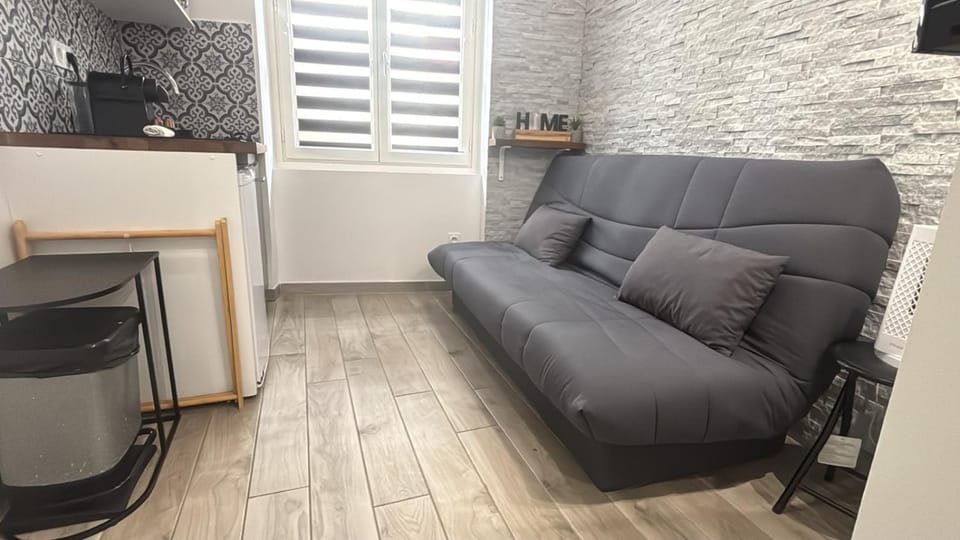 Kitchen or kitchenette, Living room, Seating area