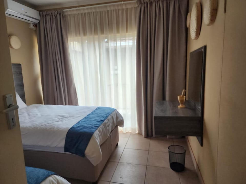 Los Cinco Guest House Bed and Breakfast in South Africa