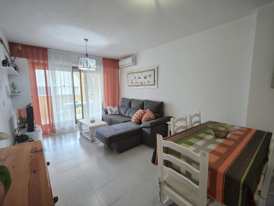 Communal lounge/ TV room, Dining area