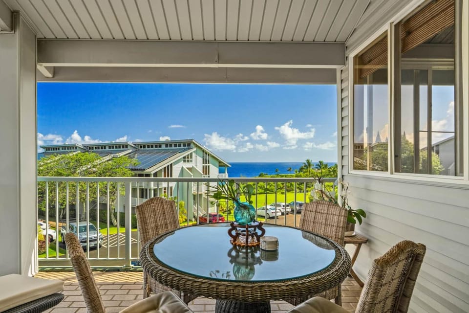 Oceanview 2BR End Unit Cliffs Princeville House in Princeville