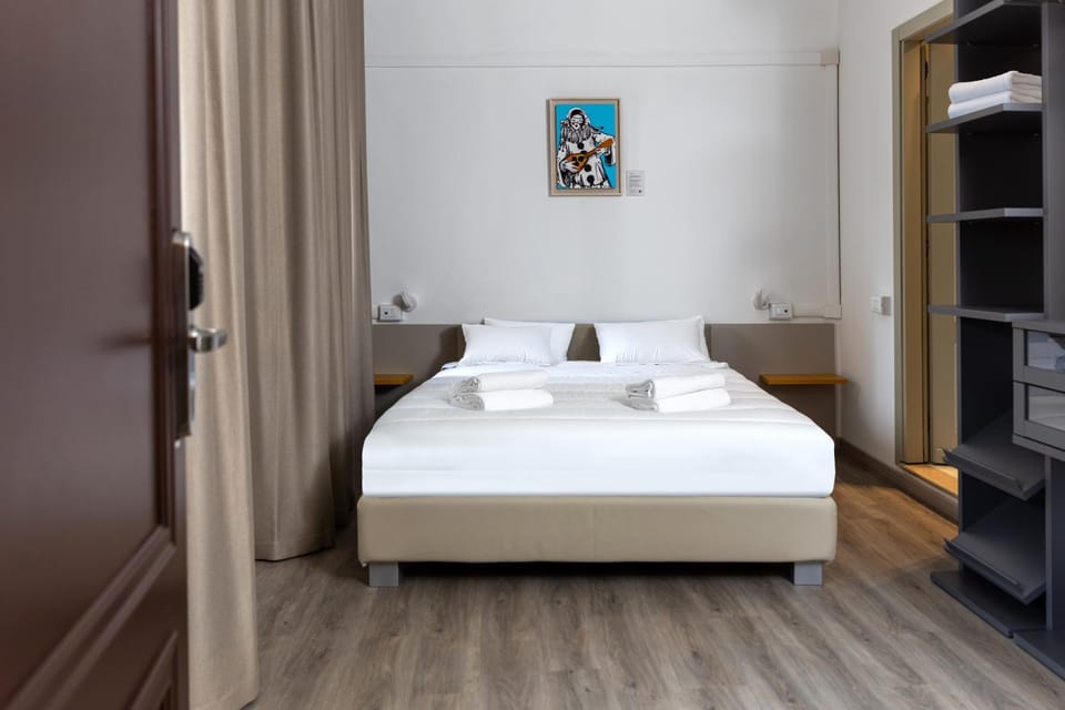 Bed, Photo of the whole room, Bedroom, wardrobe