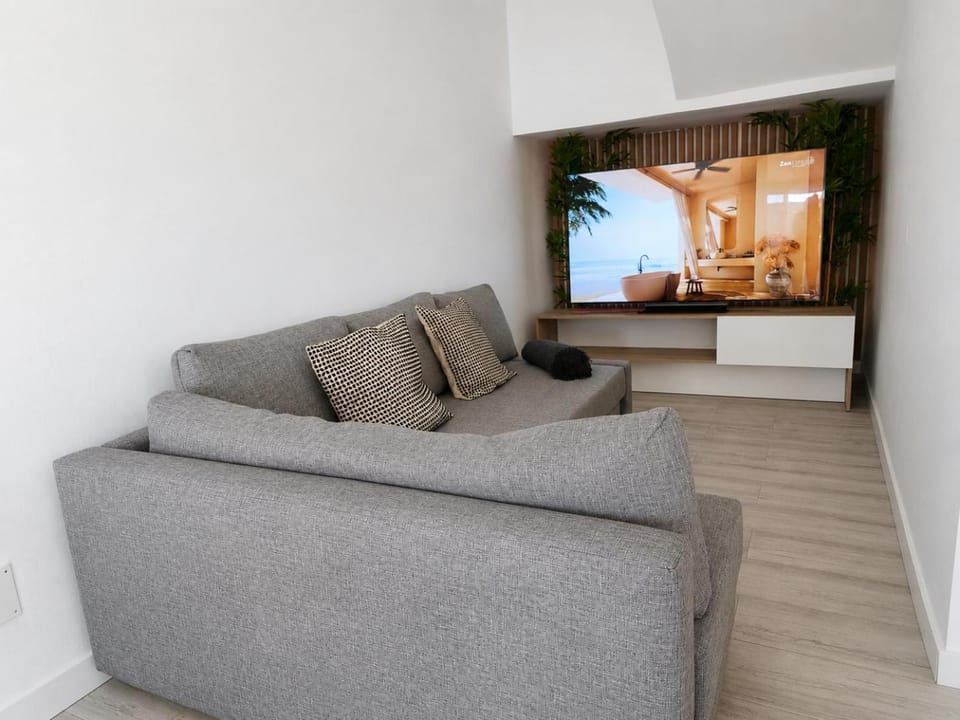 Communal lounge/ TV room, TV and multimedia, Living room