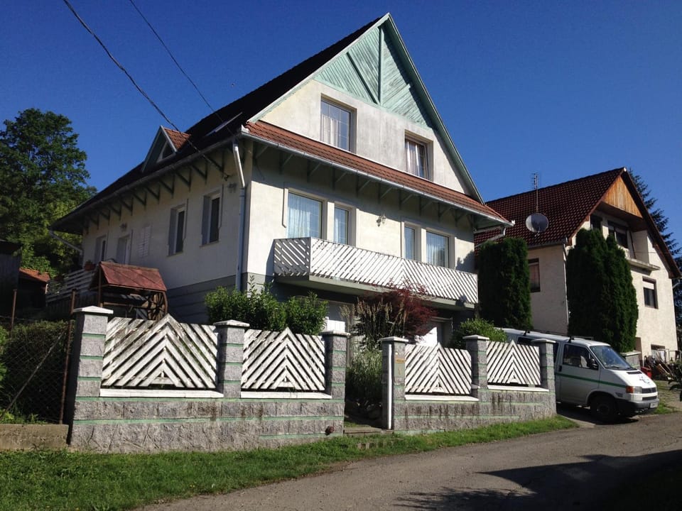 Facade/entrance, Sunrise