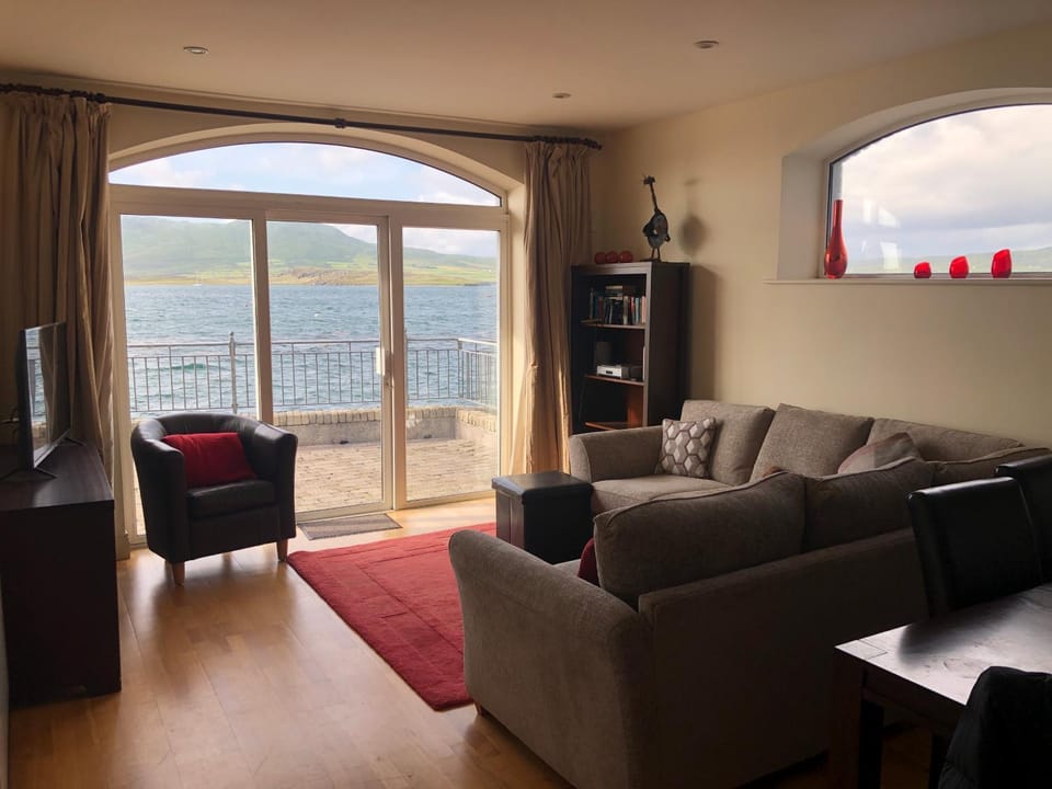 Communal lounge/ TV room, Living room