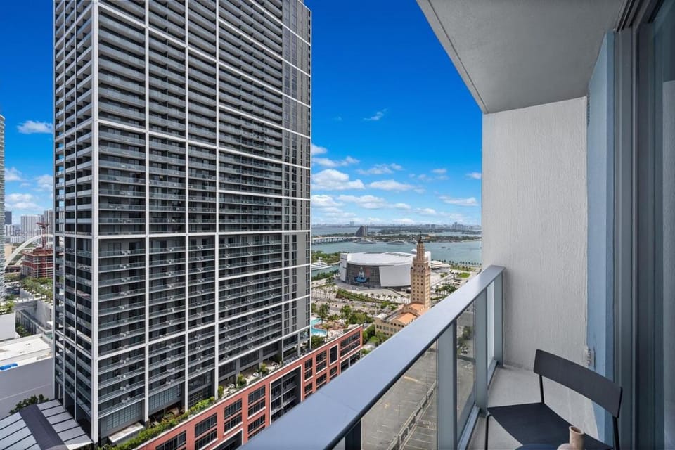Skyline Miami Worldcenter - Pool Apartment in Miami