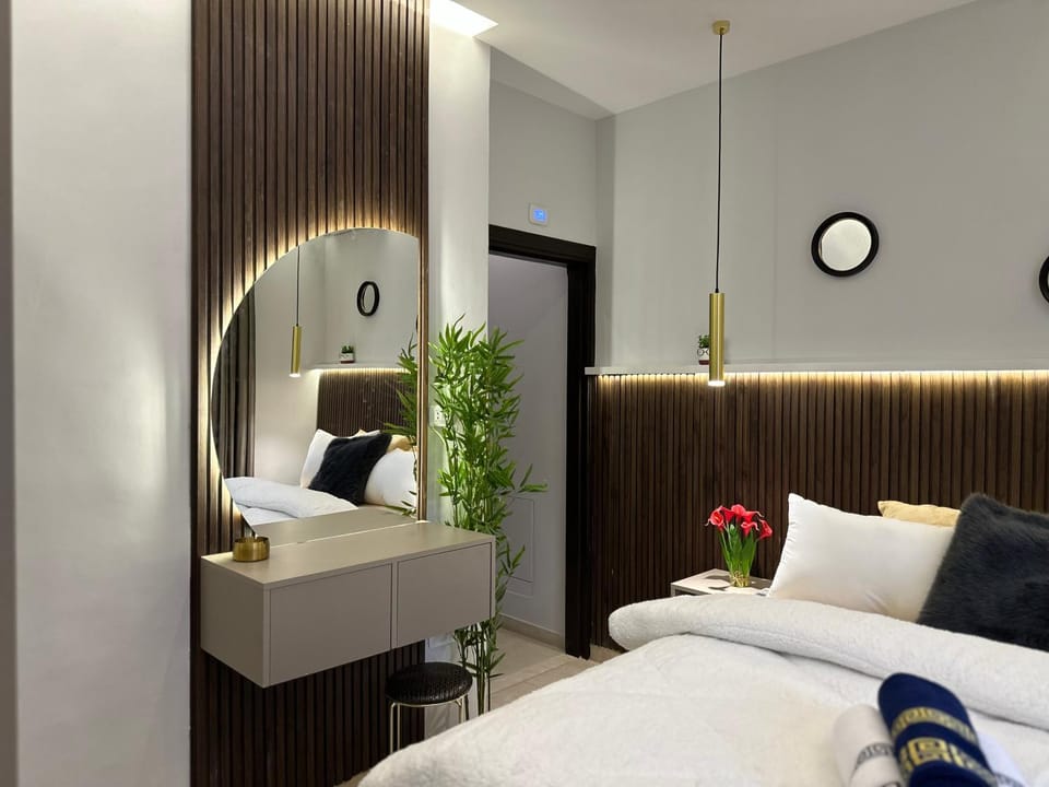 Photo of the whole room, Bedroom