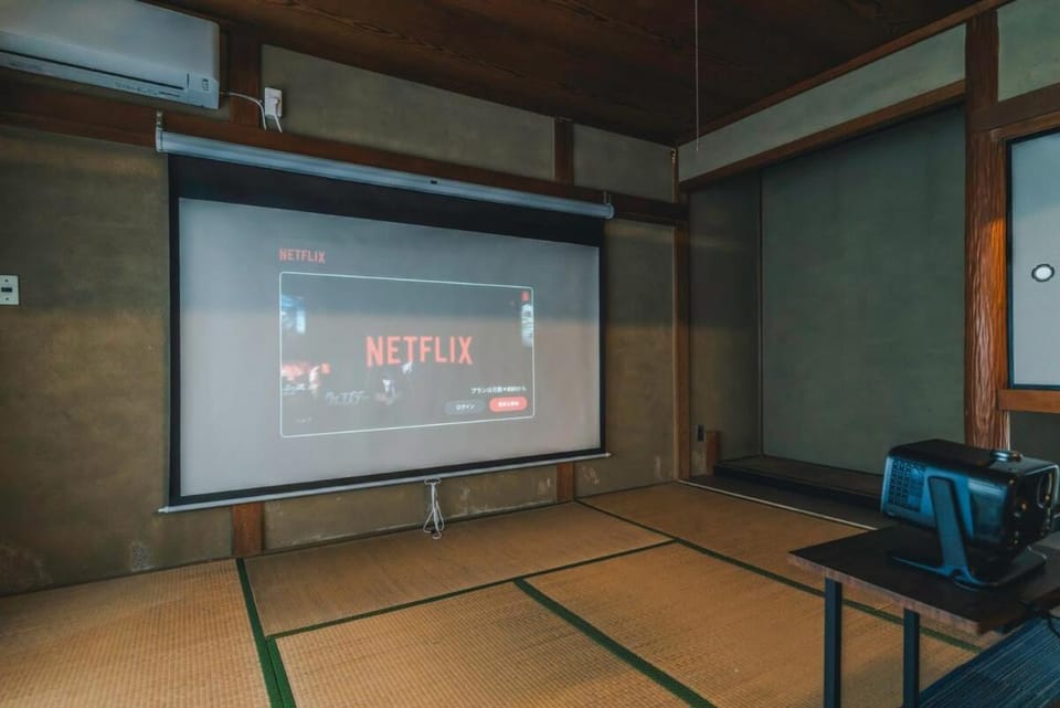 Communal lounge/ TV room, TV and multimedia, Seating area, Evening entertainment