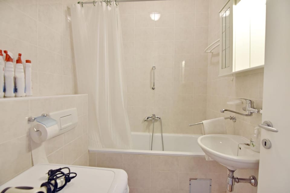 Bathroom, Bath