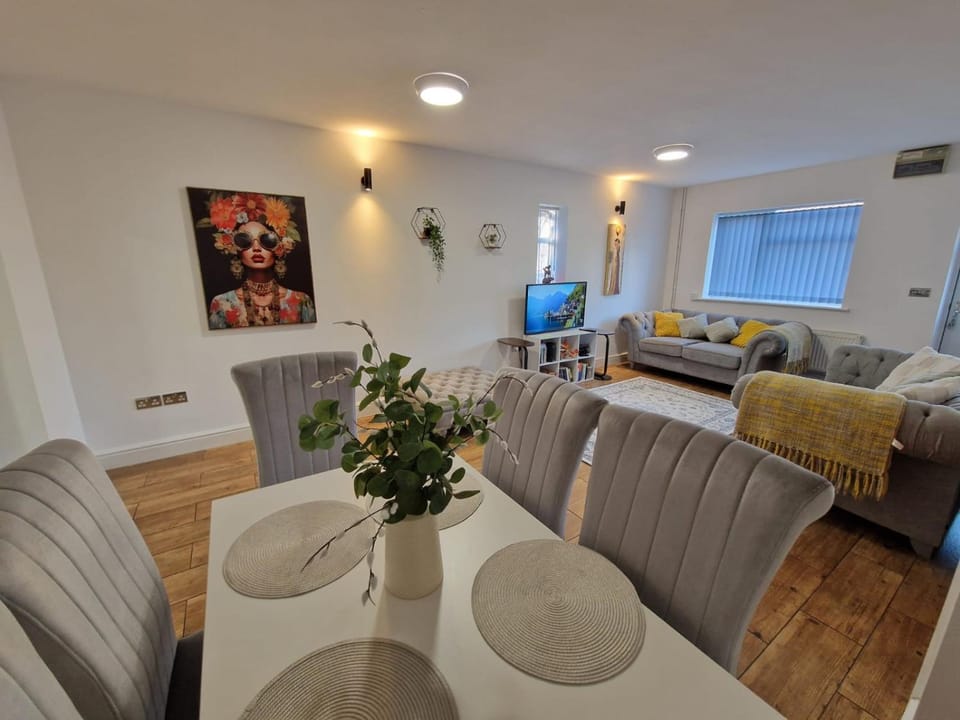 Living room, Seating area, Dining area