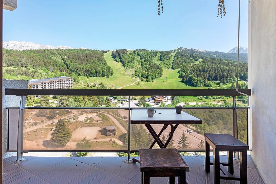 Appartement vue double balcon Apartment in Provence
