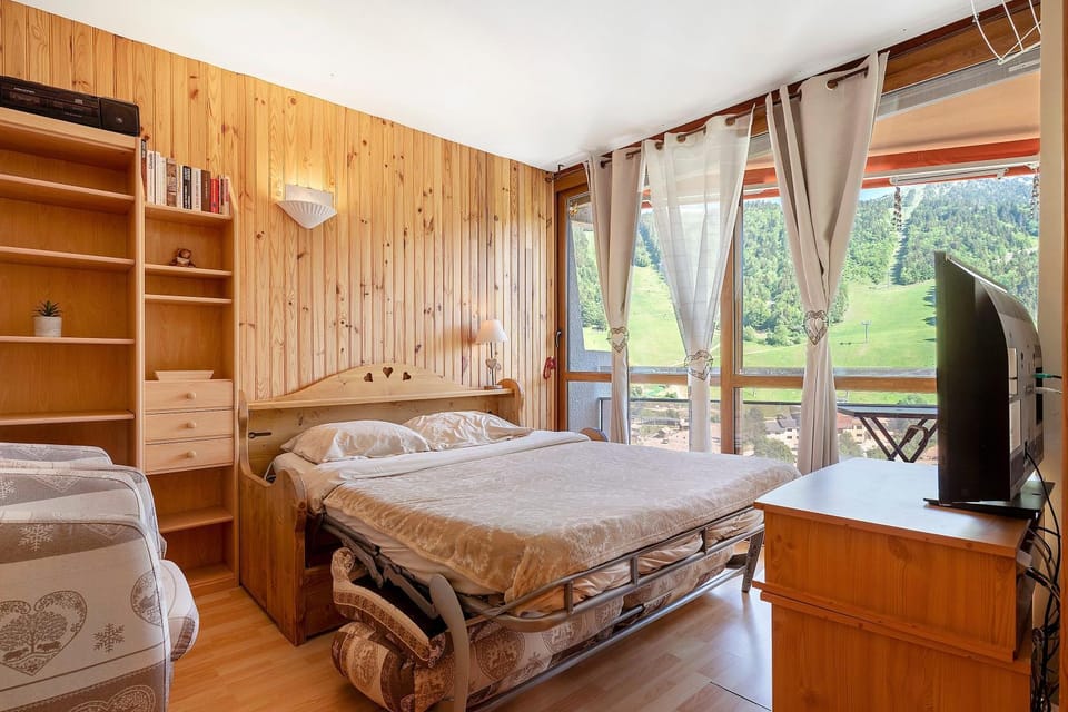 Living room, Bedroom