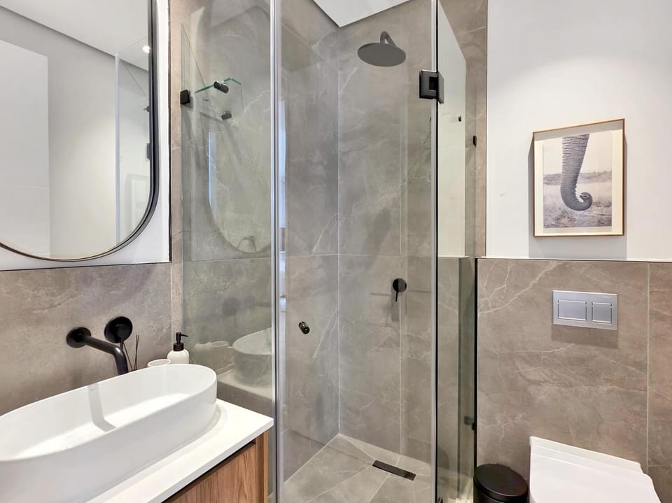 Alto Livello Green Point 2-Bed with Parking Apartment in Cape Town