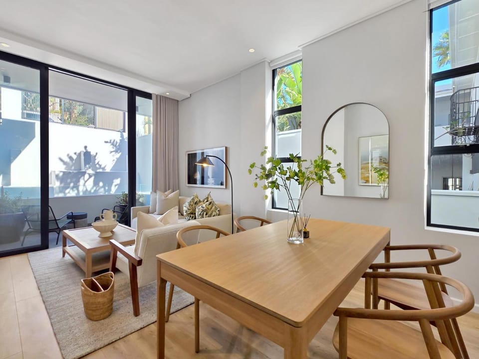 Alto Livello Green Point 2-Bed with Parking Apartment in Cape Town