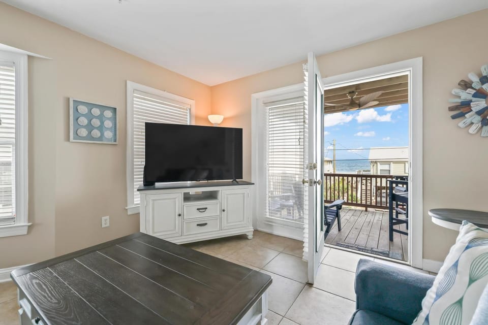 3 BDR, Oceanview's, Walk to Pier House in Carolina Beach