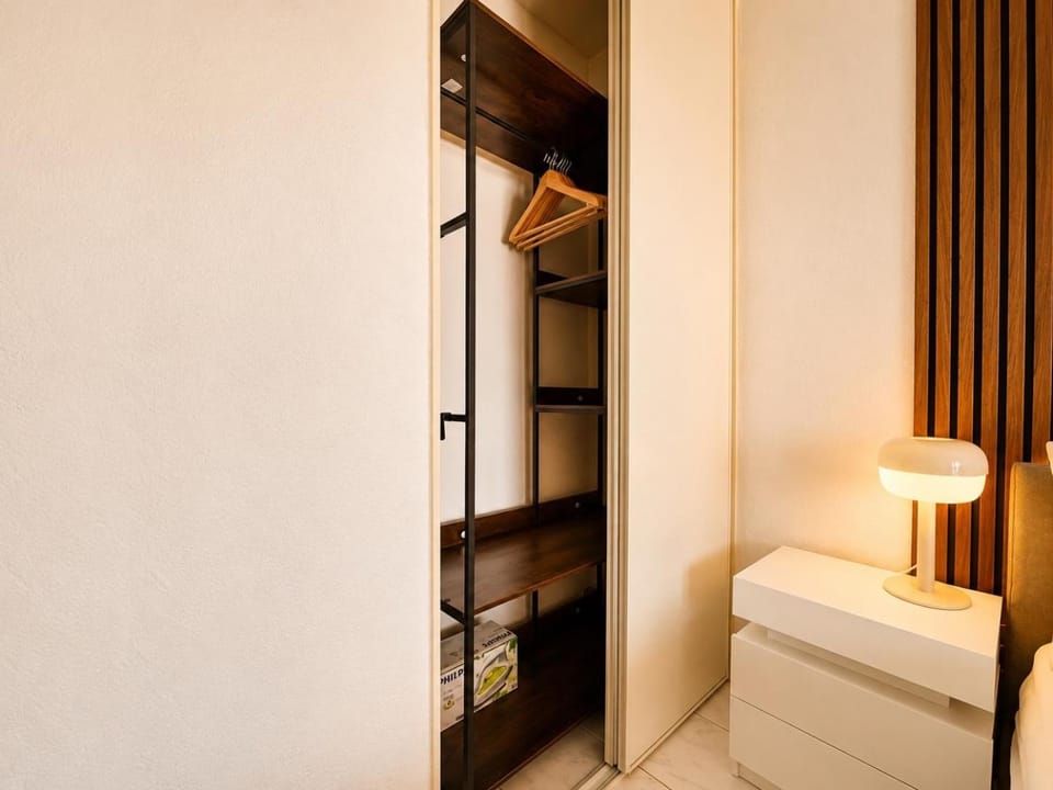 Bedroom, wardrobe, air conditioner