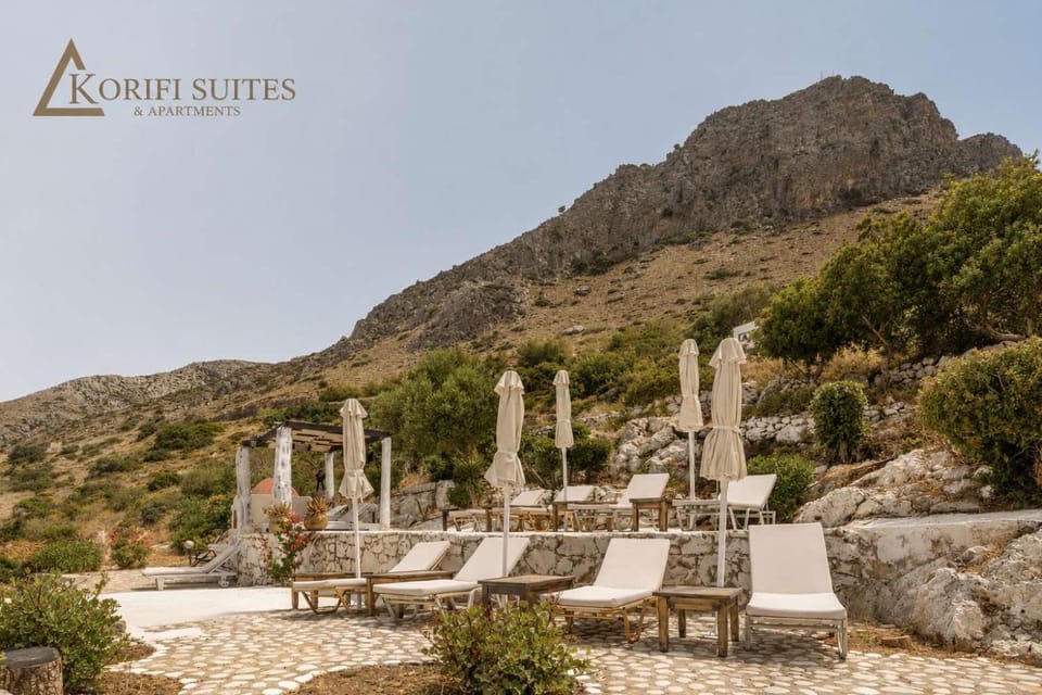 Nearby landmark, Day, Natural landscape, Mountain view, sunbed