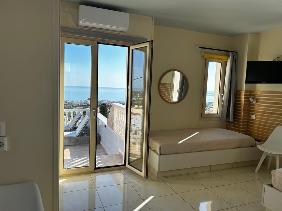 Bed, Natural landscape, TV and multimedia, Sea view, air conditioner