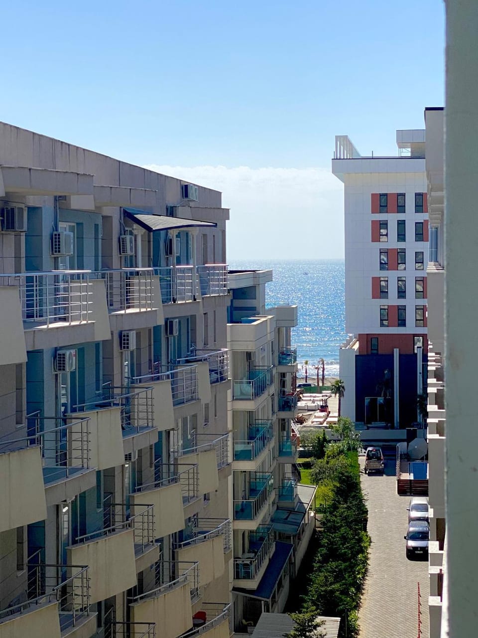 Property building, Day, Neighbourhood, Sea view, Street view