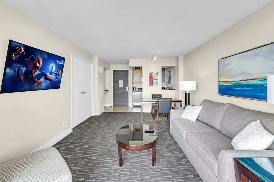 Gallery One Spa Heated Pool Boat Taxi Apartment in Fort Lauderdale