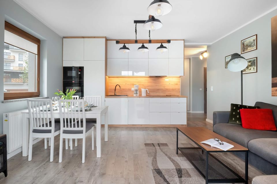 Kitchen or kitchenette, Living room, Seating area, Dining area
