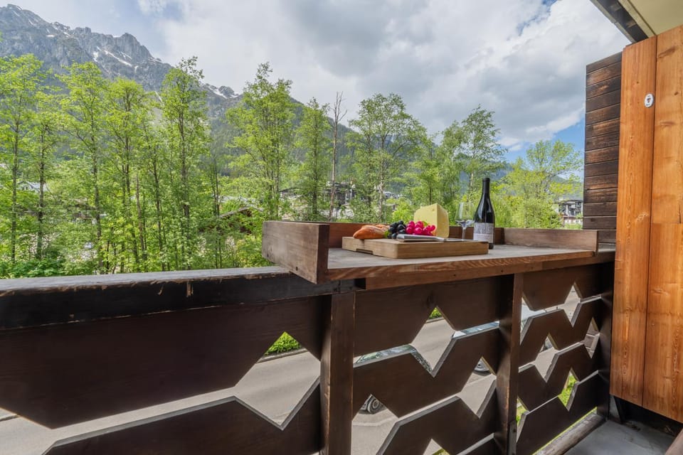 Spring, Day, Natural landscape, View (from property/room), Balcony/Terrace, Mountain view