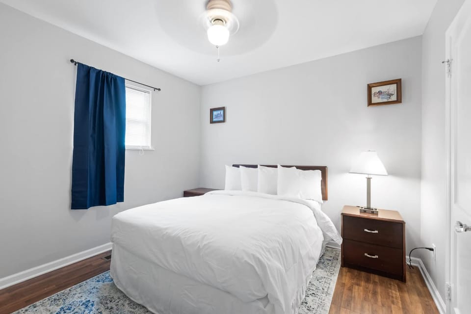 Near Downtown Park & Zoo Trendy Ridgeland Tudor House in Chattanooga