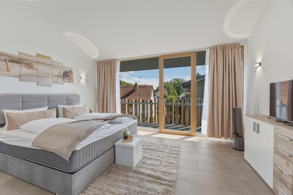 Bed, TV and multimedia, Balcony/Terrace, Photo of the whole room, Bedroom