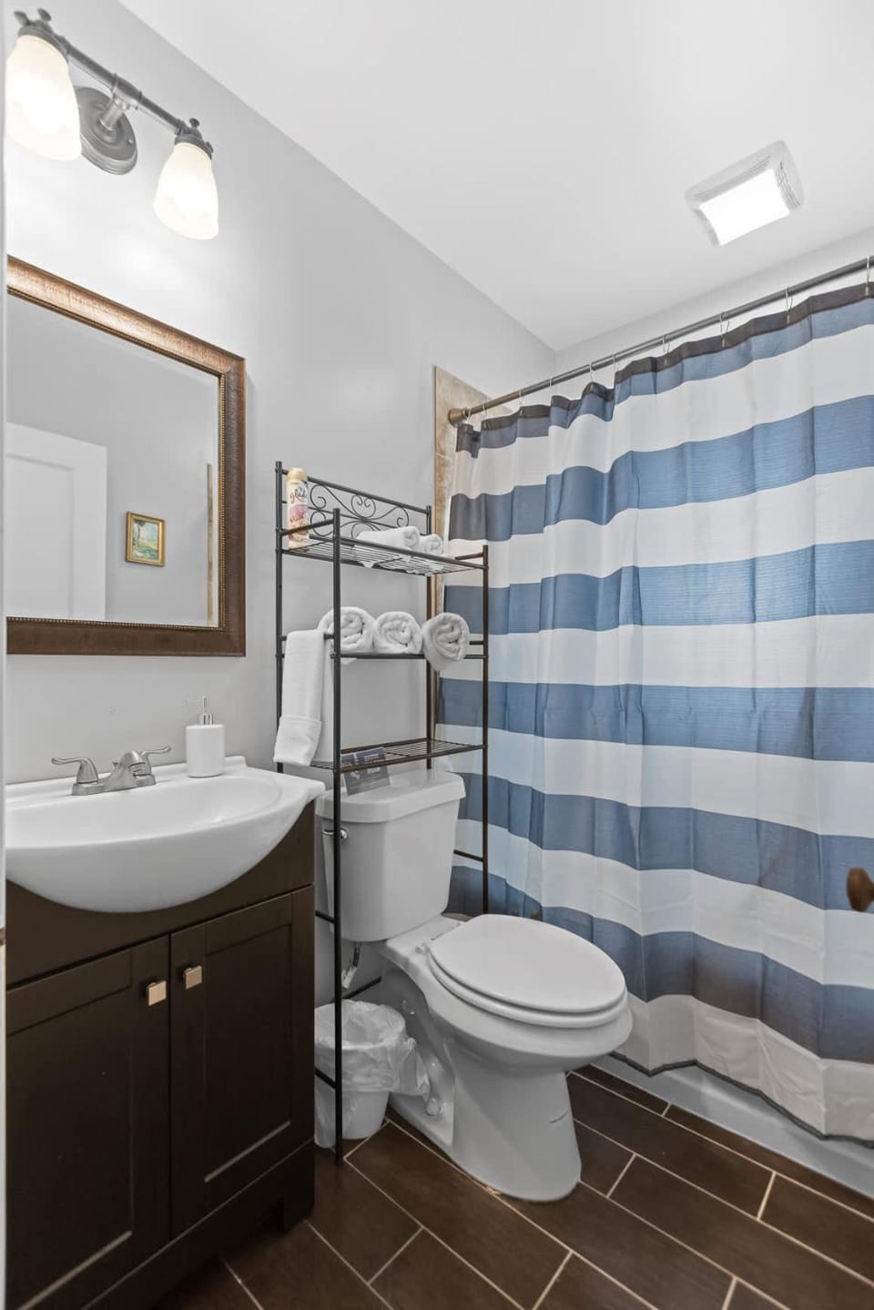 Minutes to Downtown Park & Zoo Trendy at Hoyt House in Chattanooga