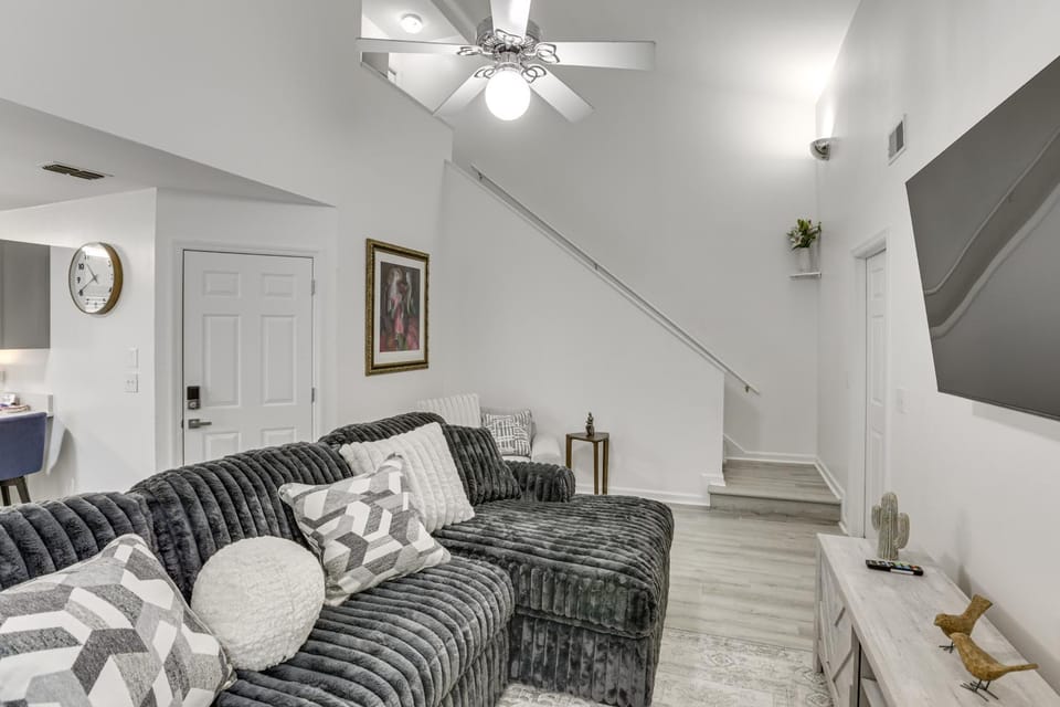 Private Yard + Deck: Tallahassee Towhome! House in Tallahassee