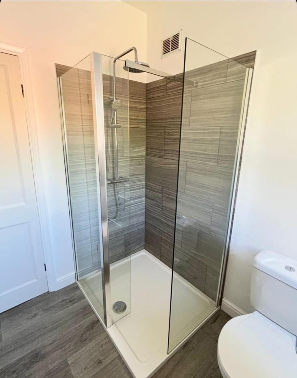 West Street House 7 Beds Sleeps 10 House in Borough of Barnsley