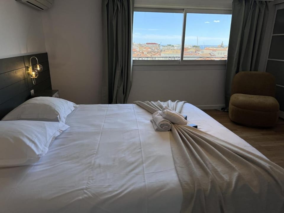 Le Provençal Apartment in Cannes