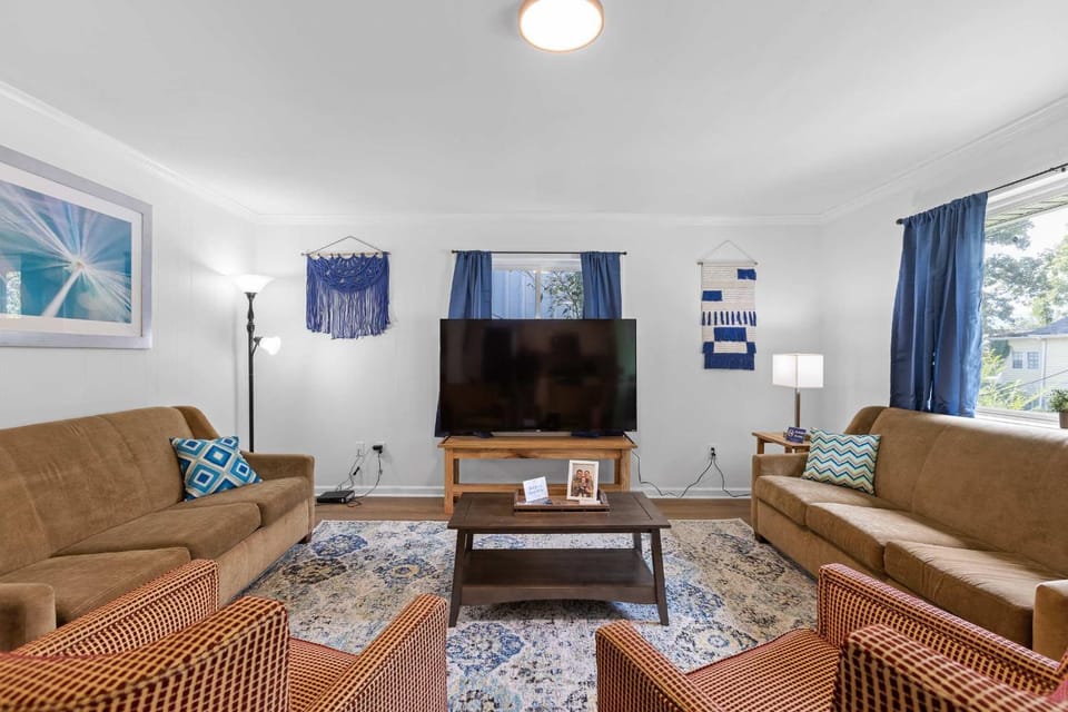 Mins to Downtown Chic & Modern - Elegant in Noir House in Chattanooga