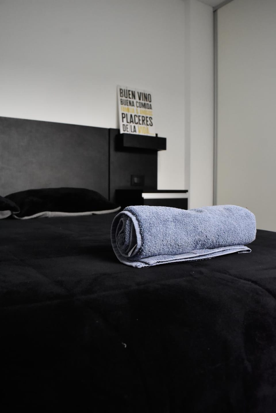 Bedroom, towels