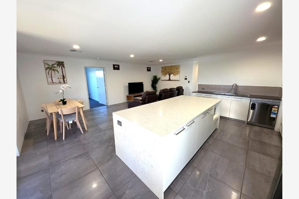 TV and multimedia, Dining area, Diving, dishwasher, kitchen
