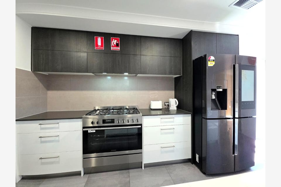stove, stove, toaster, toaster, kitchen